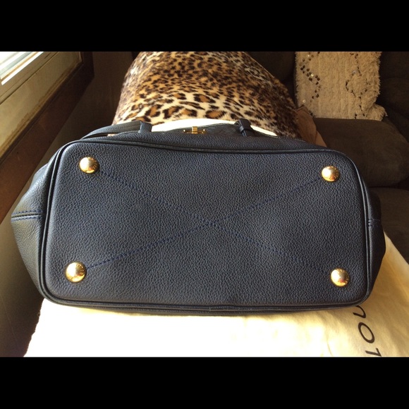 More pics Infini LV Monogram - Picture 4 of 4