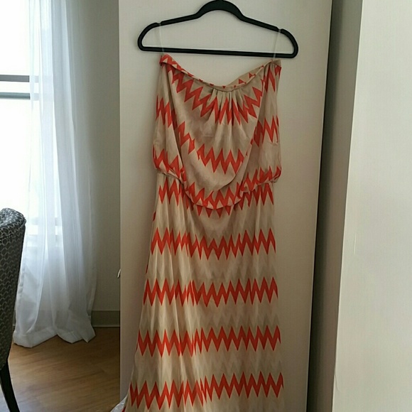 Maxi dress, runs very small. Great for summer