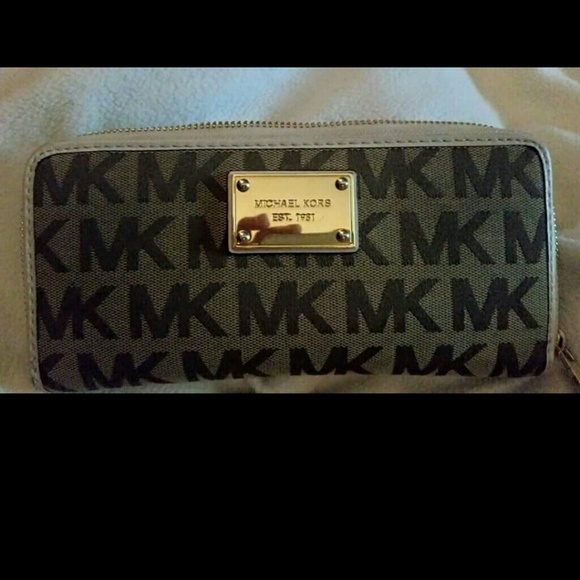 Michael kors wallet