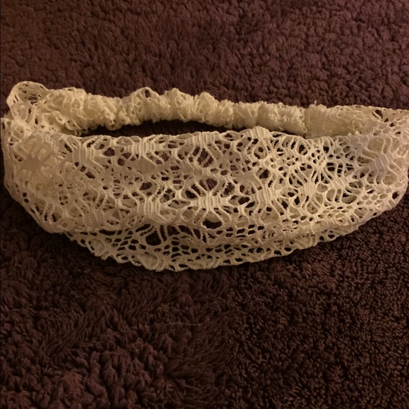 Floral off whitish head band