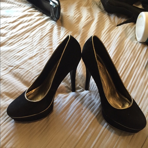 Black with gold trim heels - Picture 2 of 4