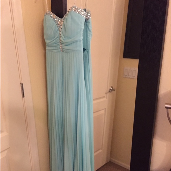 Baby blue prom dress - Picture 2 of 3