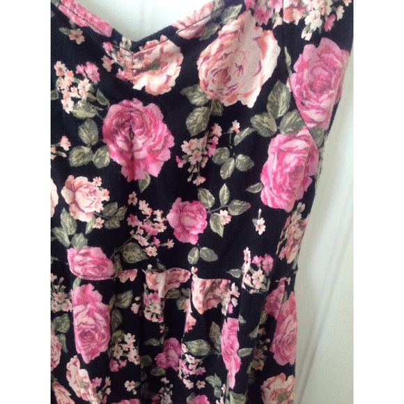 ✖️SOLD✖️ Forever 21 Floral Cutout Dress - Picture 2 of 4