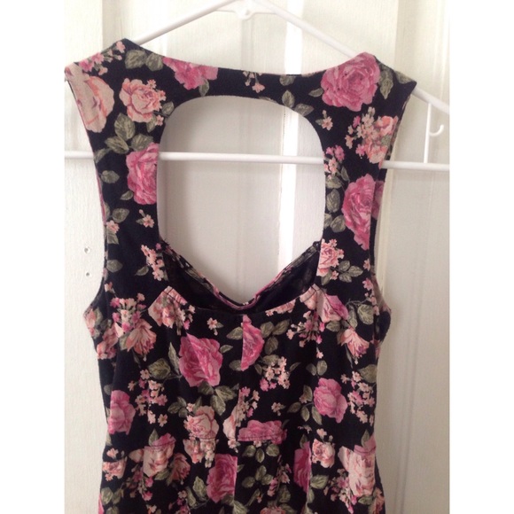 ✖️SOLD✖️ Forever 21 Floral Cutout Dress - Picture 3 of 4