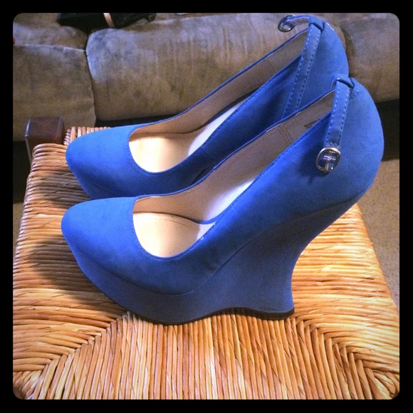 Bamboo blue high heels