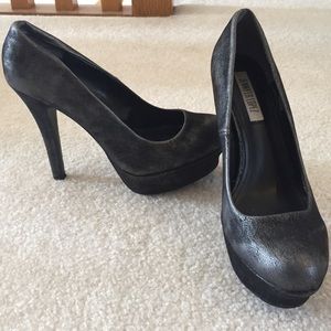 Black metallic Pumps