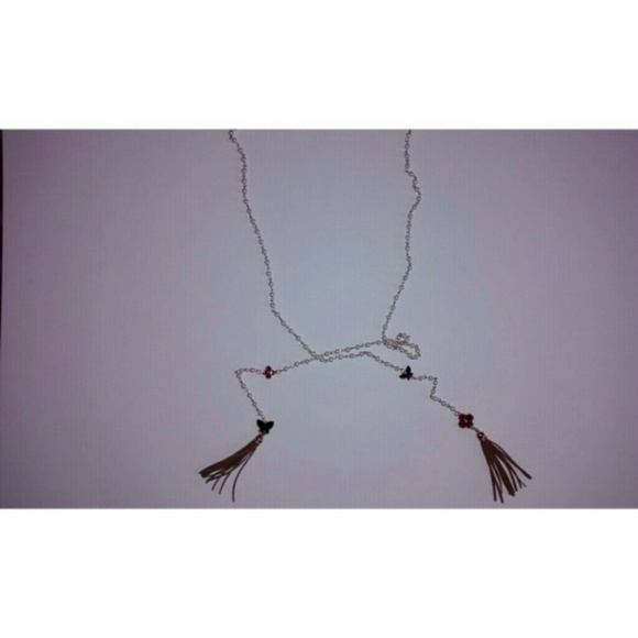 Long pearl necklace