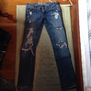 Medium wash destroyed jeans