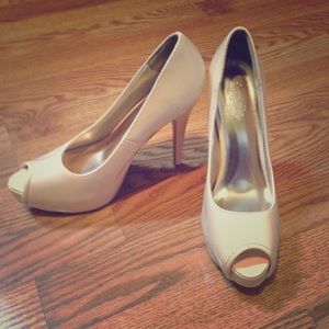 5 inch heels.Nude/ Beige color, patent leather.