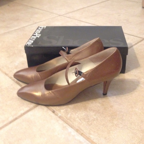 Evan Picone Shoes Vintage Gold Evanpicone Pumps Poshmark
