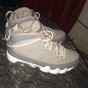 Jordan Cool Grey 9's SIZE 8 MENS