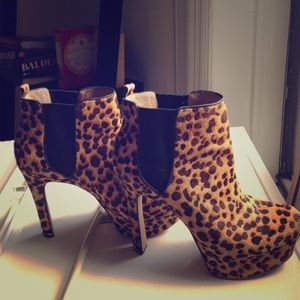 Vince Camuto booties!!