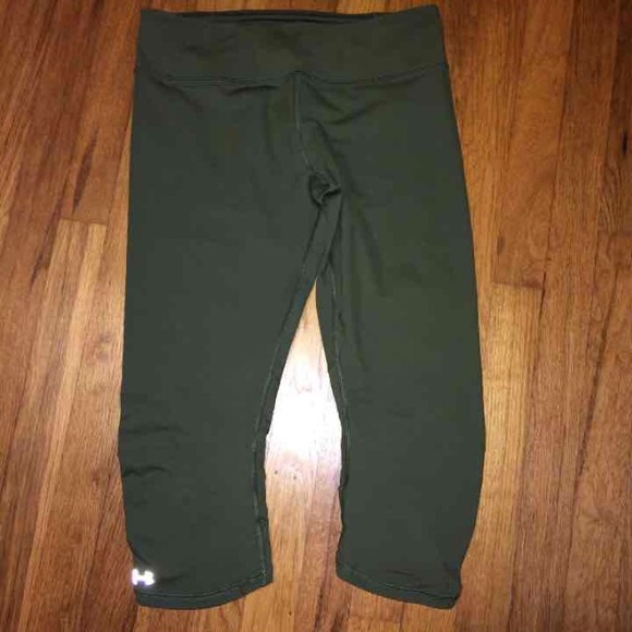 🚫SOLD🚫 Under Armour heat gear green crop