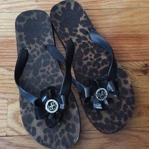 BCBG FLIP FLOPS