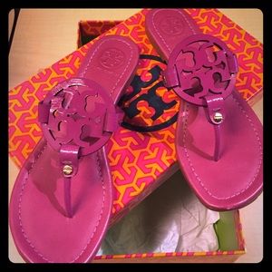 Tory Burch Sandals size 8 in a fuchsia color