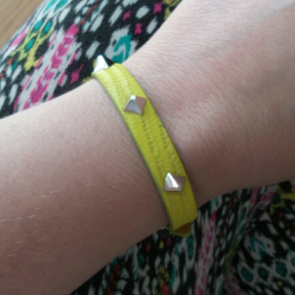 NWT Vince Camuto leather pyramid stud bracelet