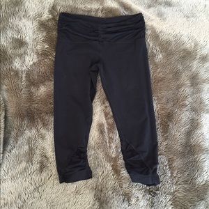Lululemon Capri with gathering