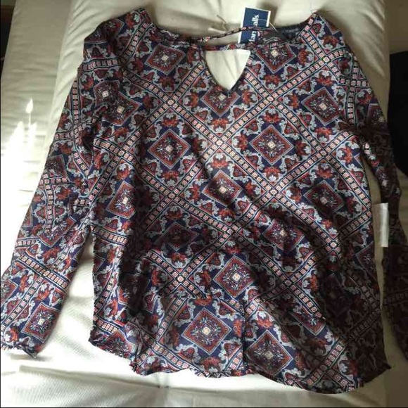 Bell bottom sleeved blouse