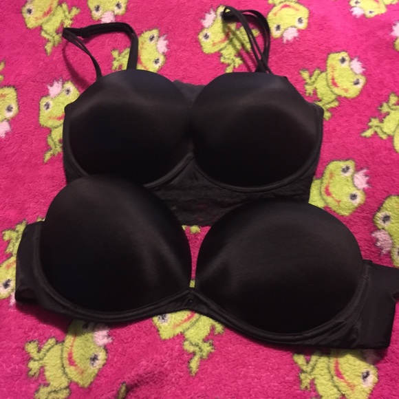 Victoria secret strapless and strapped 36D bras.