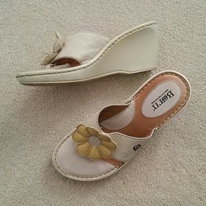 Flower shandal (wedges)