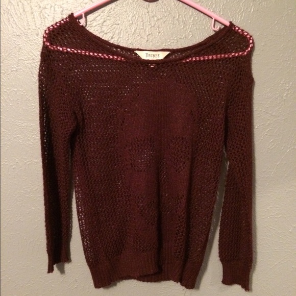 unique maroon sweater w a skull design on front - Picture 1 of 3