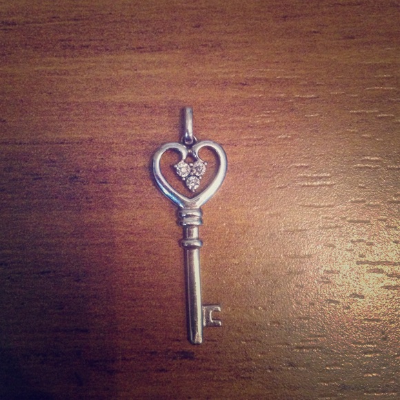 Sterling Silver Pendant With Little Diamonds