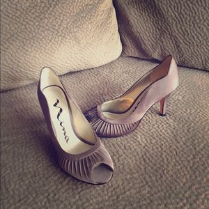 Nina gray satin 5.5 peep toe dress shoes nwot