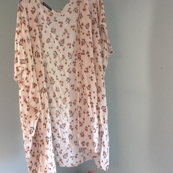 ❌SOLD ON MERĆARI❌❌Brandy Melville sunflower kimono