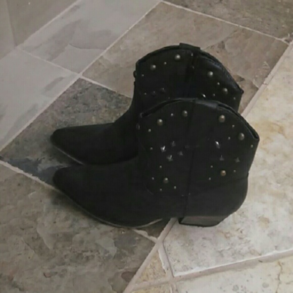 Charming Charlie pointed toe studded ankle boots - Picture 4 of 4