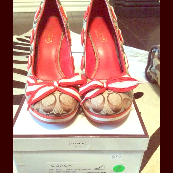 Coach pumps