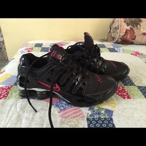 Black/pink Nike Shox