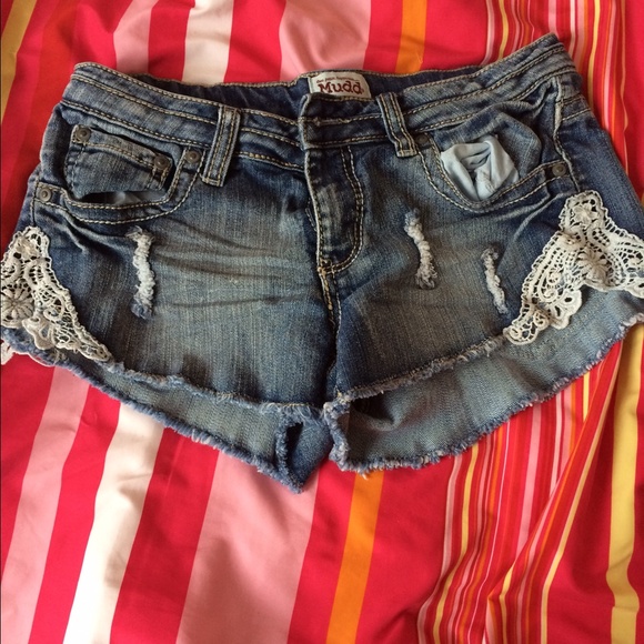 Cute lace jean shorts!