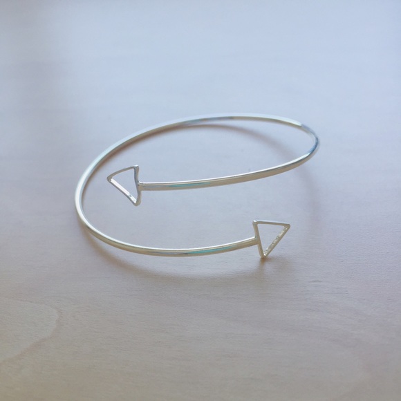 Silver arrow bracelet