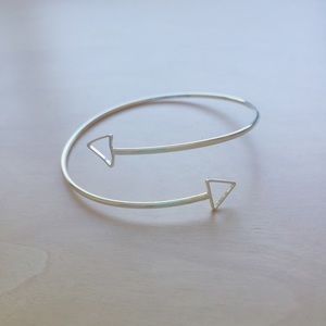 Silver arrow bracelet