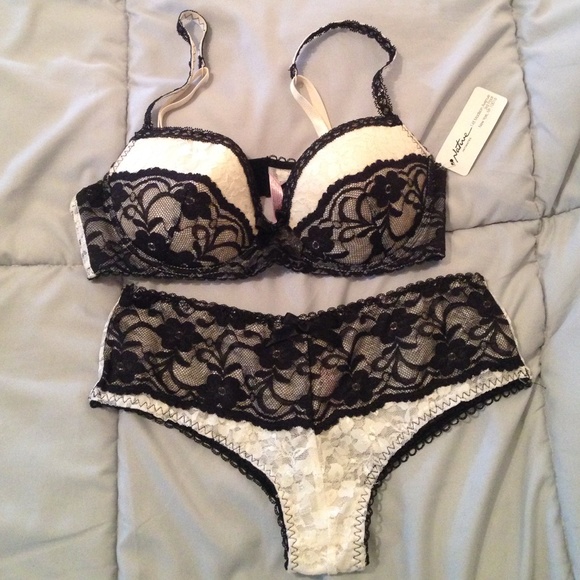 Lace Bra and Panty Set