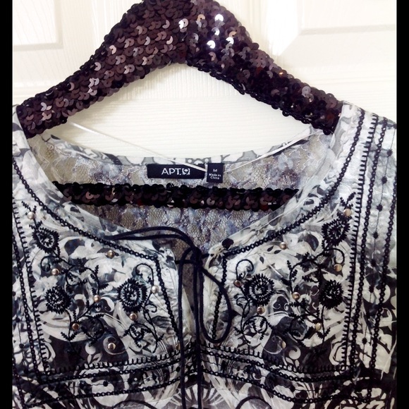 Apt 9 black, gray, and white short sleeve top - Picture 2 of 3