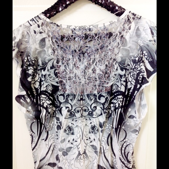 Apt 9 black, gray, and white short sleeve top - Picture 3 of 3