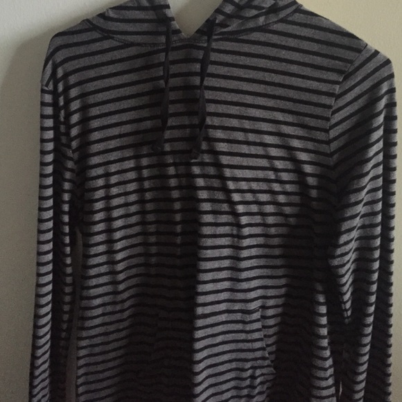 grey and black striped thin sweatshirt