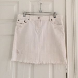 White denim skirt
