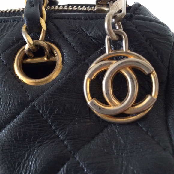 🚫SOLD in LA🚫CHANEL vintage barrel bag. 🎉 - Picture 2 of 3