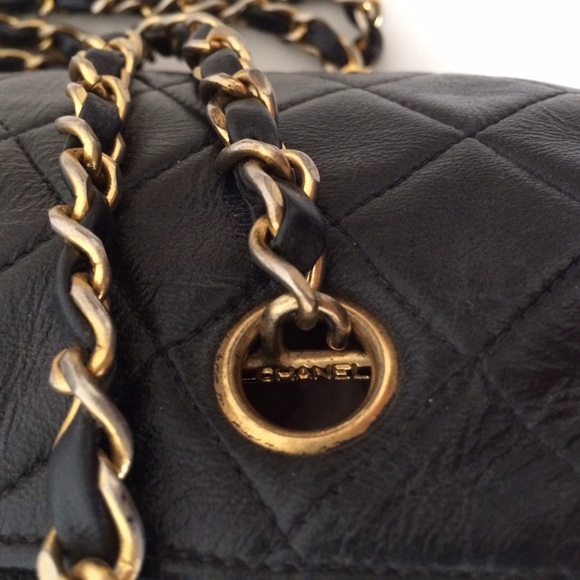 🚫SOLD in LA🚫CHANEL vintage barrel bag. 🎉 - Picture 3 of 3