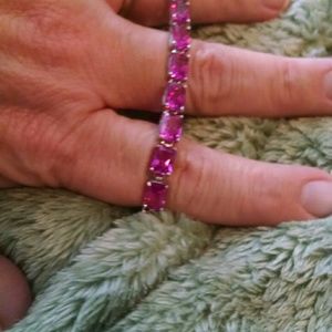 10kt White Gold with approx 20 Pink Sapphires