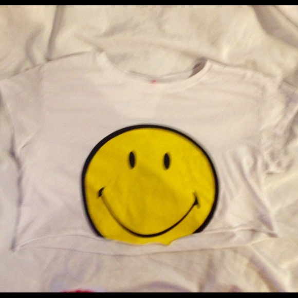 Divided Tops - White smiley face crop top 😀