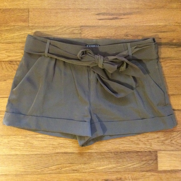 NEW Express Green Shorts W/ Bow Belt size 6
