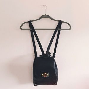 Black mini backpack🌵