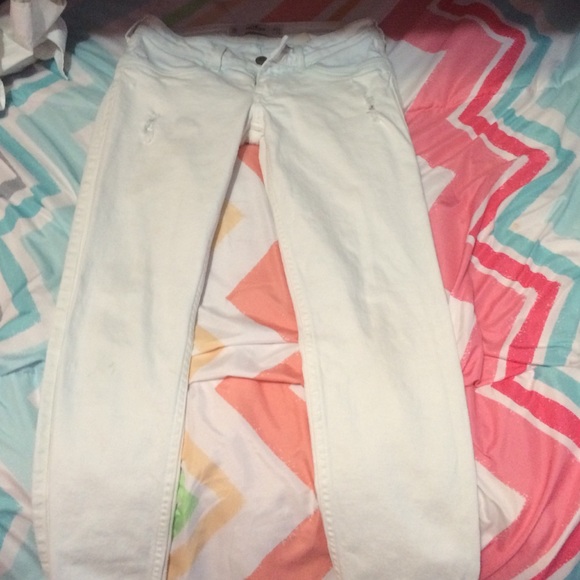 White distressed skinny hollister jeans size 0R