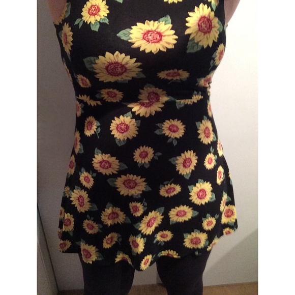 🌻Sunflower Skater Dress NWOT🌻