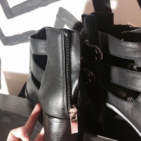 Must-have black booties - Picture 4 of 4