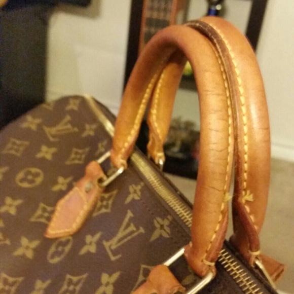SOLD Authentic Louis Vuitton Speedy 40 Monogram - Picture 2 of 4