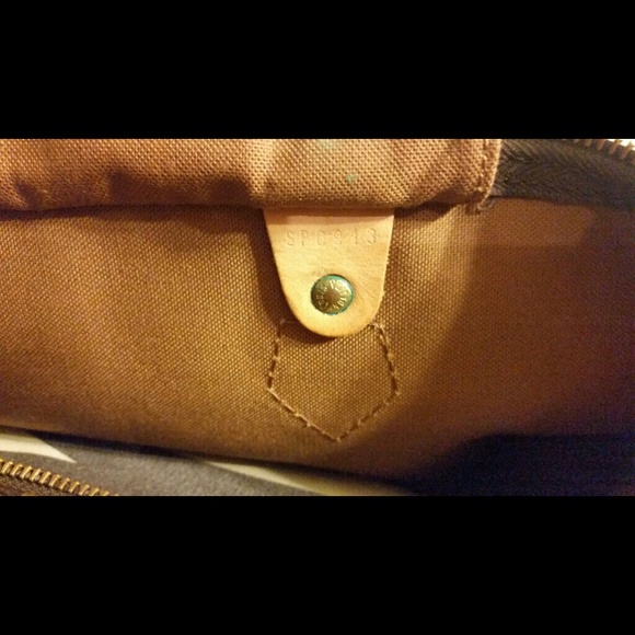 SOLD Authentic Louis Vuitton Speedy 40 Monogram - Picture 4 of 4